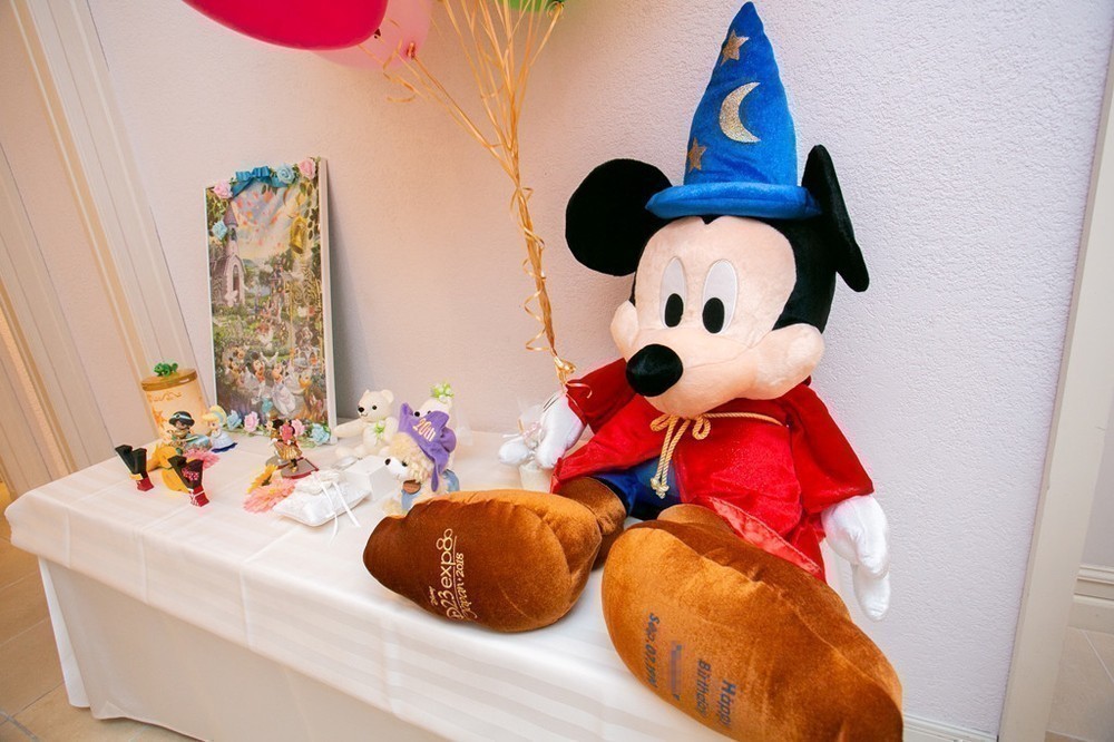 大好きなキャラクターの世界で♡ご親族とのアットホーム結婚式