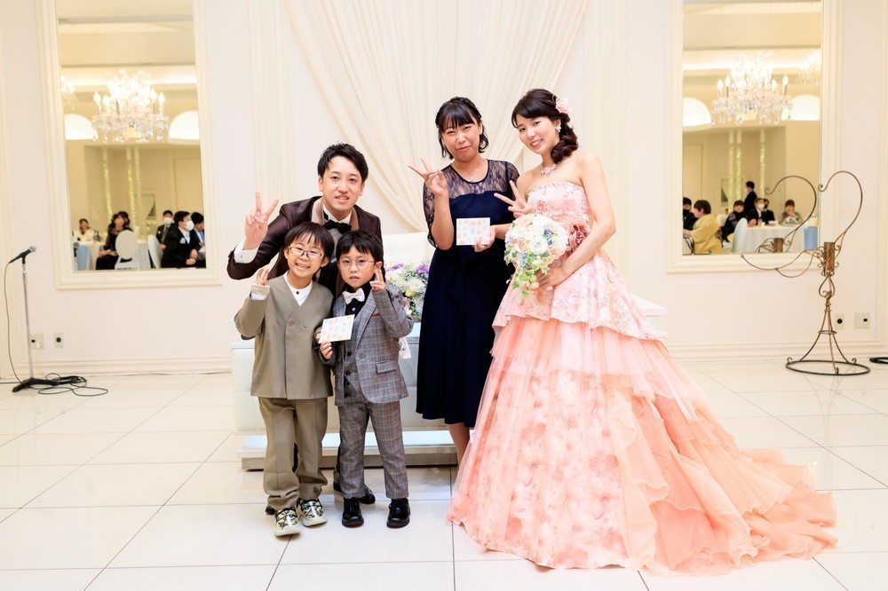 ゲスト参加型が盛りだくさん！
共通のご友人と笑顔いっぱいの結婚式♡