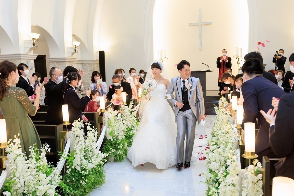 ゲスト参加型が盛りだくさん！
共通のご友人と笑顔いっぱいの結婚式♡